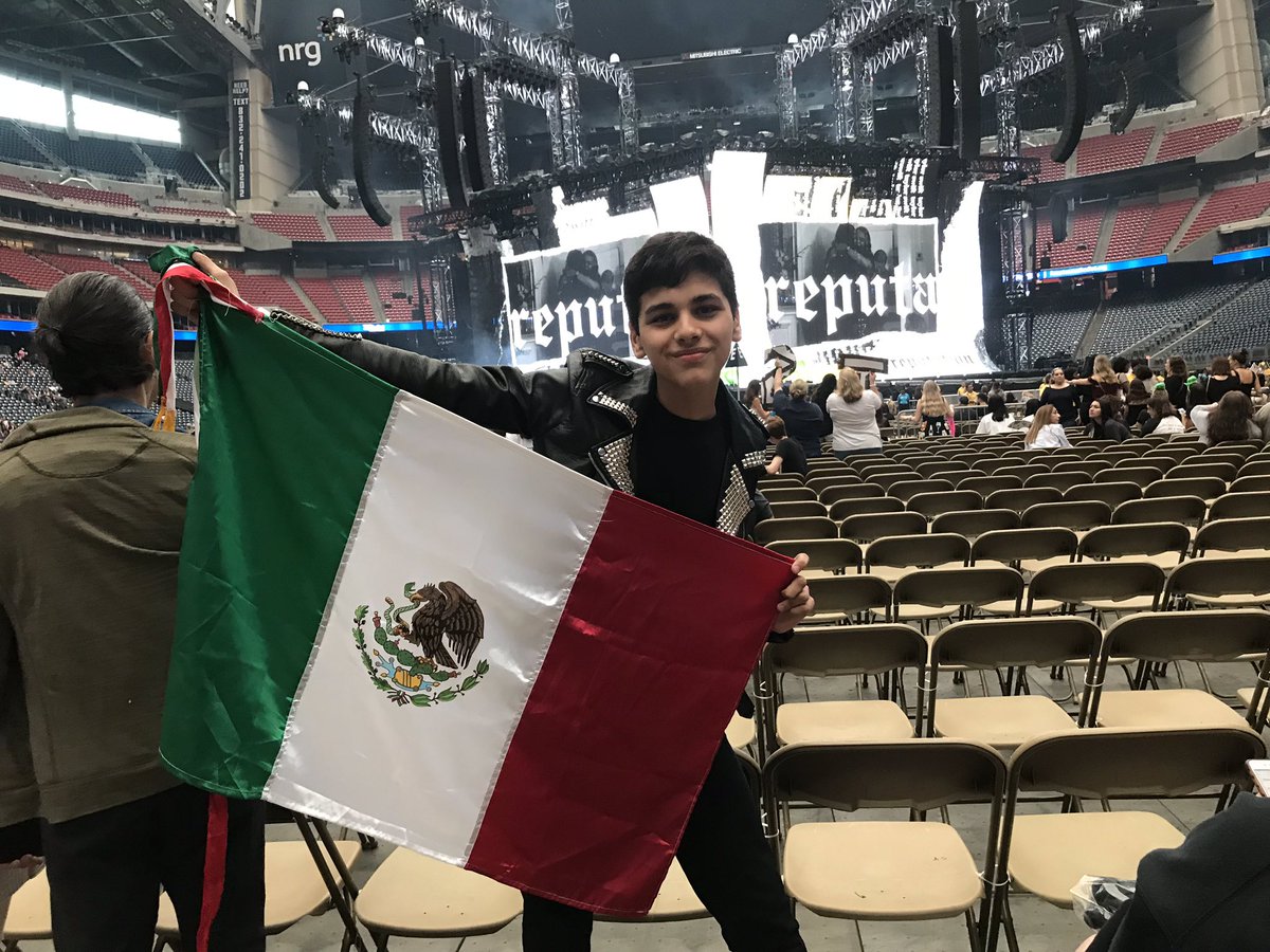 JoshScoOt12's tweet image. I’m here now ! Come and say hi 
Sec M, Row 16, Seats 18-19 🐍💕
#reputationhouston #RepHouston  

I’M SO READY FOR IT !!