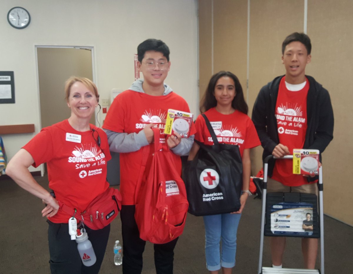 jane3000b's tweet photo. Smoke alarm installations helping save lives in Long Beach. #redcrossla, @RedCrossLA https://t.co/amgS8PAEIT