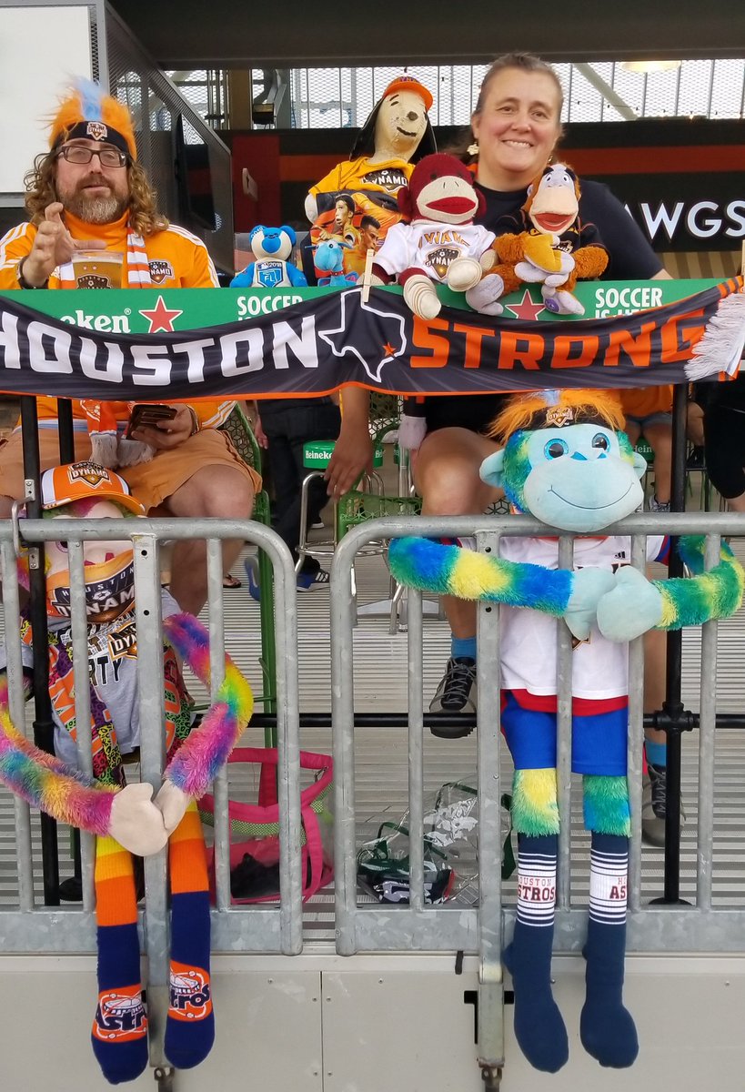 Michaelcx's tweet photo. #GameDay
#HOUvSJ
#ForeverOrange
#KeeperNotes
#Heineken #StarBar https://t.co/zbJwxVhAk4