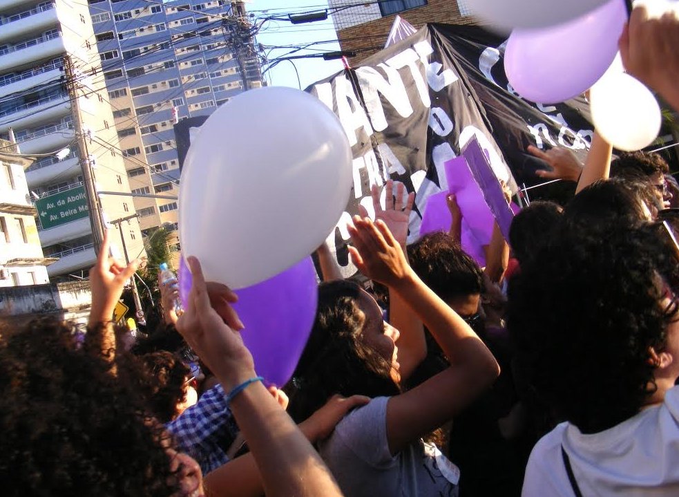 lolaescreva's tweet photo. O ato #EleNao em Fortaleza foi mágico! Lotadaço. Pacífico. Nem um bolsominion apareceu pra provocar.
O #EleNaoDay é um marco do movimento feminista no Br. Orgulho por participar. #EPelaVidadasMulheres #TodosContraBolsonaro #EleNaoVaiGanharNoGrito https://t.co/AU0F3zEs80
