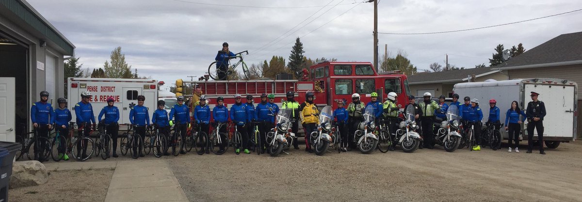 CstBoxall's tweet photo. The final day of our 400km journey of @SaskatchewanR2R riding to honour our fallen brothers and sisters began with a stop @MJPolice to @RCMPDepot and finished at the legislature building in #YQR proud to be a part of this journey with this amazing group of people @reginapolice https://t.co/01Sq00w8nG
