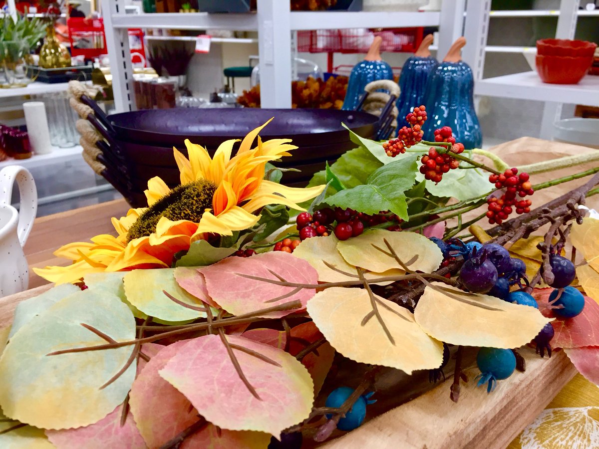TargetVM_Philly's tweet image. Autumn is my favorite time of year. The rich colors,cozy blankets,delicious candles and of course...pumpkin spice! Loved spending the day in our Threshold floor pad creating my dream space! Stop by Philly’s Target, enjoy a @starbucks pumpkin spice latte and shop.your.heart.out!
