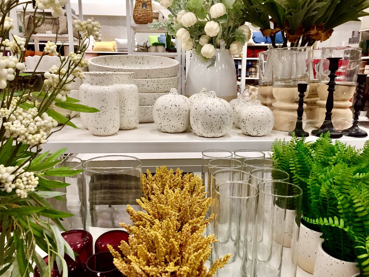 TargetVM_Philly's tweet image. Autumn is my favorite time of year. The rich colors,cozy blankets,delicious candles and of course...pumpkin spice! Loved spending the day in our Threshold floor pad creating my dream space! Stop by Philly’s Target, enjoy a @starbucks pumpkin spice latte and shop.your.heart.out!