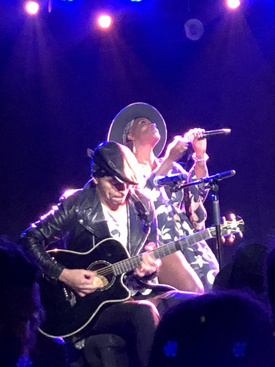 suemix's tweet photo. Last night reminded me of the old days on Bleecker Street when we were able to fall into a club and hear amazing music every single night! #livwarfield #ryanwaters #acousticvibes #nyc https://t.co/dBqdT5gwlE