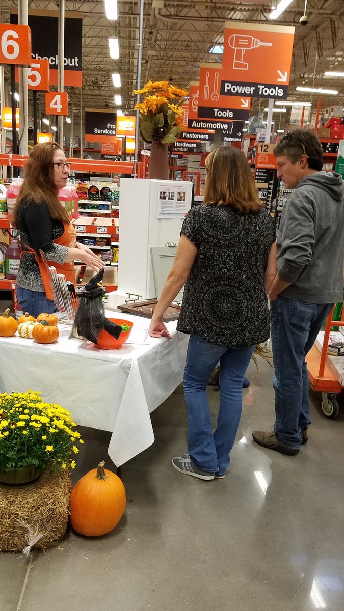 Claudia talking up Cabinet Makeover with our customers!! <a href="/AprilJrapril327/">james april</a> <a href="/JasonArigoni/">Jason Arigoni</a> <a href="/ShayThomasTHD/">Shay Thomas</a> @ftyrell820 @PCardonaJ <a href="/maryanne_stl/">Maryanne St. Laurent</a>