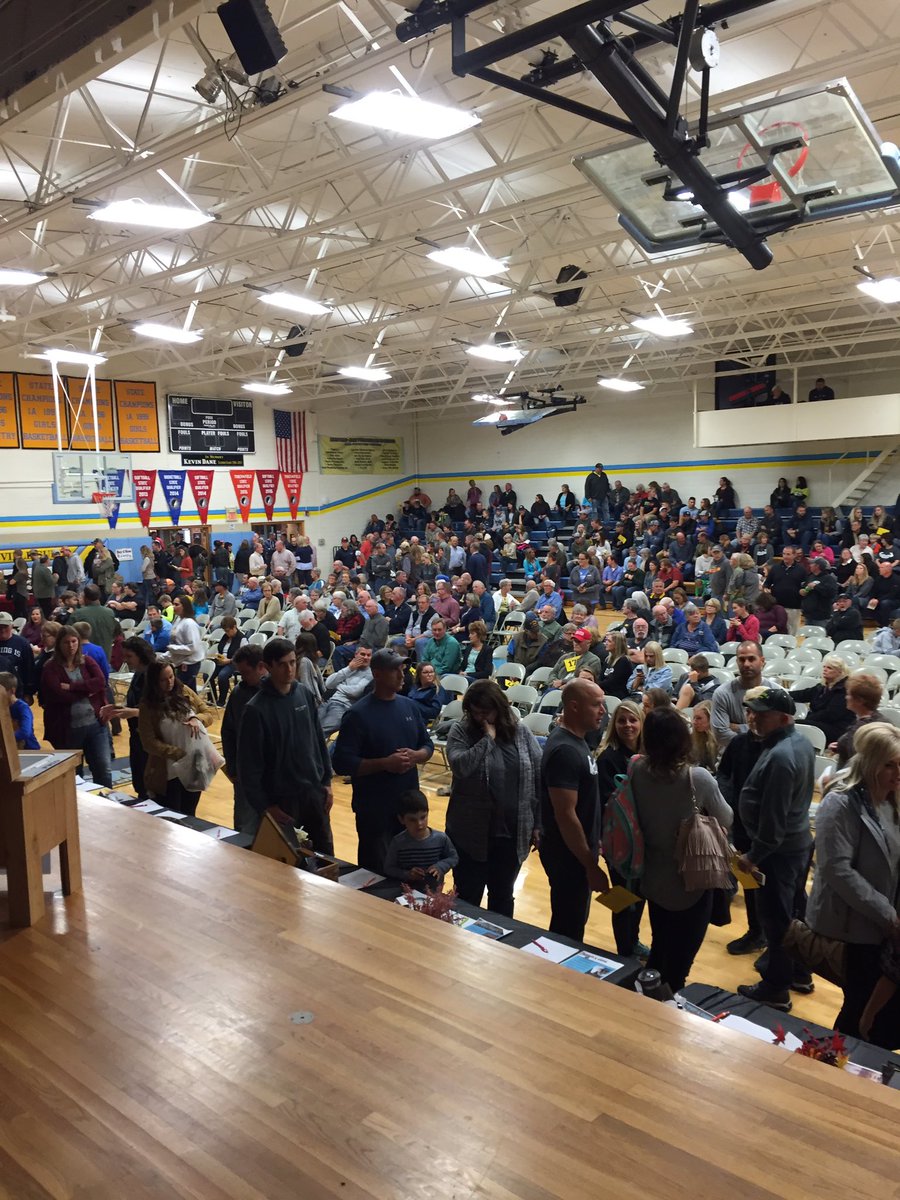 fosterhawks's tweet photo. The Lynnville-Sully community is truly amazing! What a fantastic turnout for the Steve Squires benefit! It is fantastic to see so many people show support for this great family. As Steve would say, God is good, all the time. #squiresstrong @LSHawks https://t.co/noZWG1UFeP