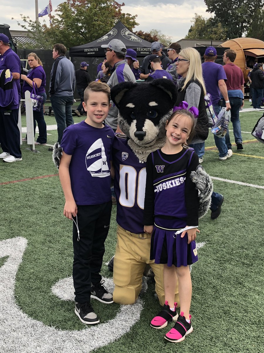 ltuomisto's tweet photo. Proud to be Dawgs!!! #PurpleReign  #beatBYU https://t.co/QOimEOJ19r