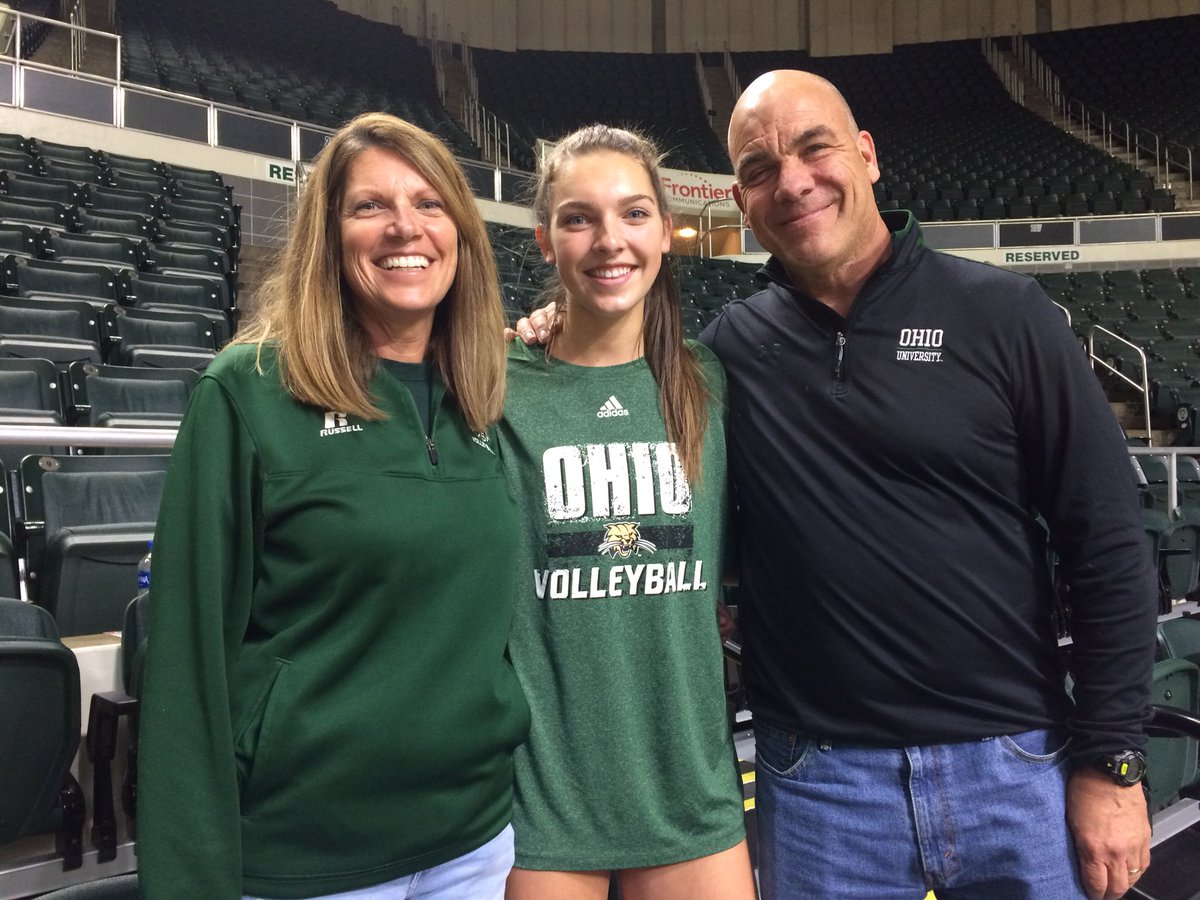 JustinFeldkamp's tweet photo. Stephanie Olman and her parents after @OhioVolleyball team beats Akron 3-0. @AWGenerals1 https://t.co/UGCG2ecVZ2