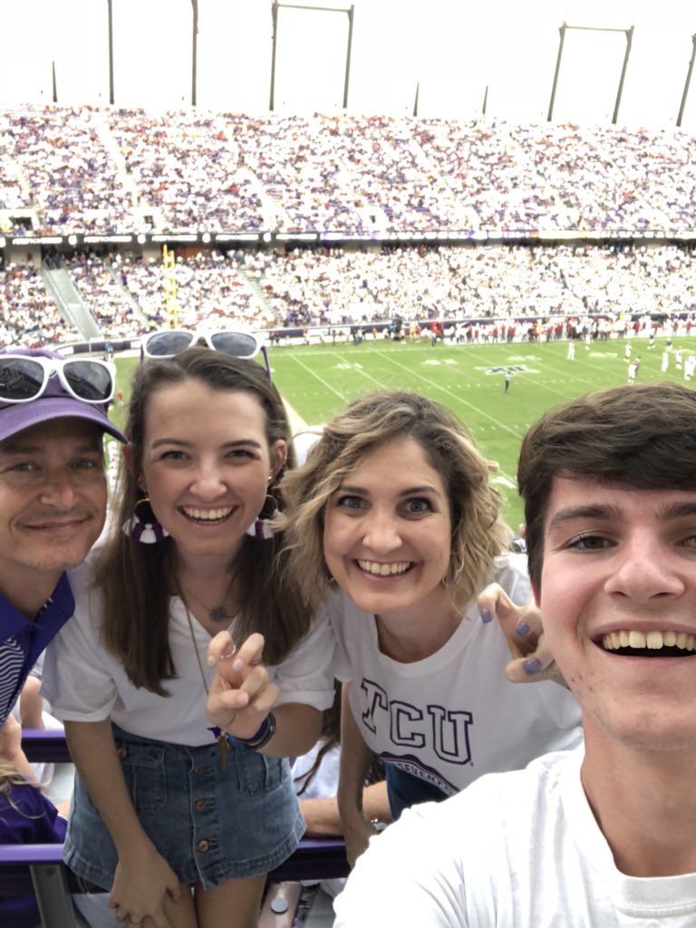 jody_waters's tweet photo. Love being with both our Frogs this Family Weekend. #TCU #TCUFAMILYWEEKEND #tcufootball #amongcarter https://t.co/qO3cdaoaXI