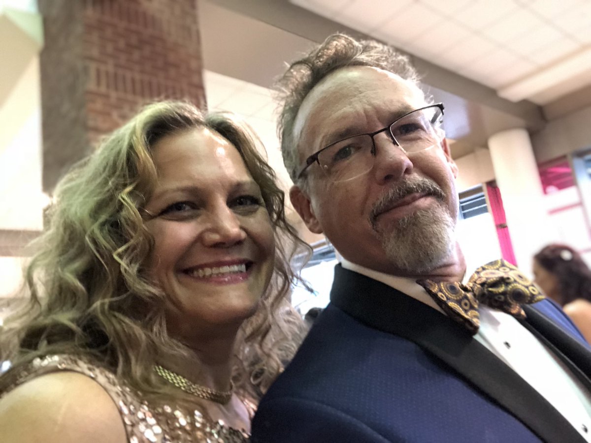 DeanHyers's tweet photo. Having fun at the gala!#unitedgala https://t.co/rNPyxh8lyI