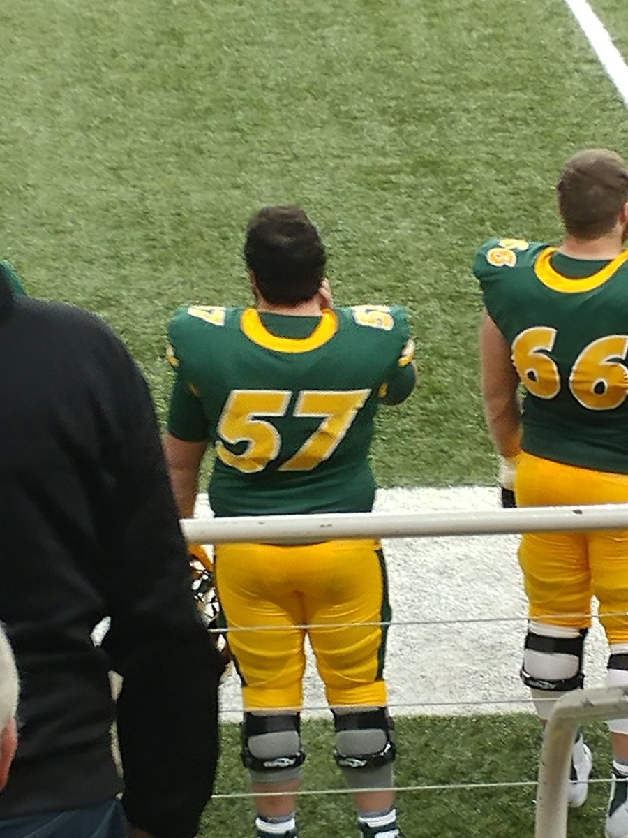 TLLarsonJr's tweet photo. Turning into a fine a young man. @twillis321 @zachwillis57 #BigWilly #FreeWillyonTheJackRabbits #SDSWho https://t.co/3SuXrLXAl5