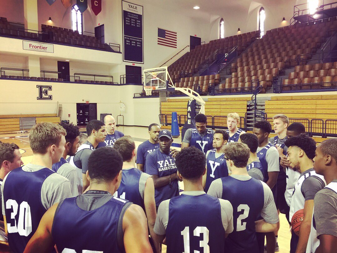MrCrossman's tweet photo. ✅ First practice of the season. @Yale_Basketball 
🔵🐶⚪️ https://t.co/Zar08l01ku