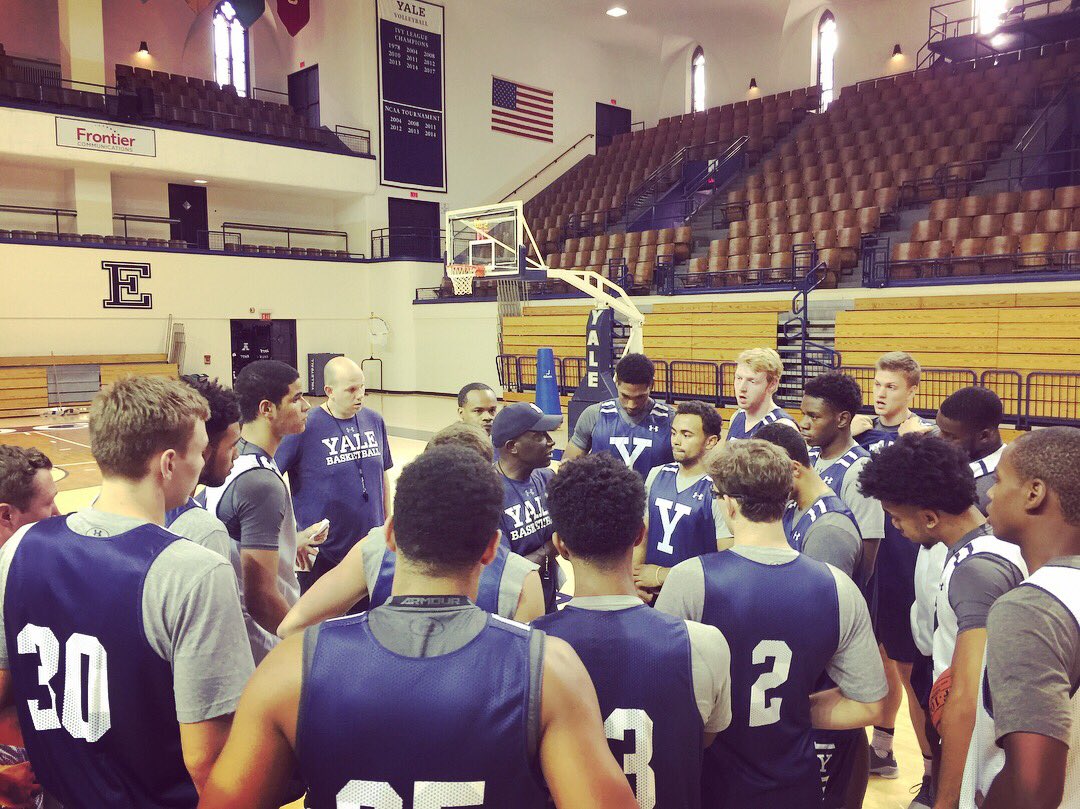 MrCrossman's tweet photo. ✅ First practice of the season. @Yale_Basketball 
🔵🐶⚪️ https://t.co/Zar08l01ku