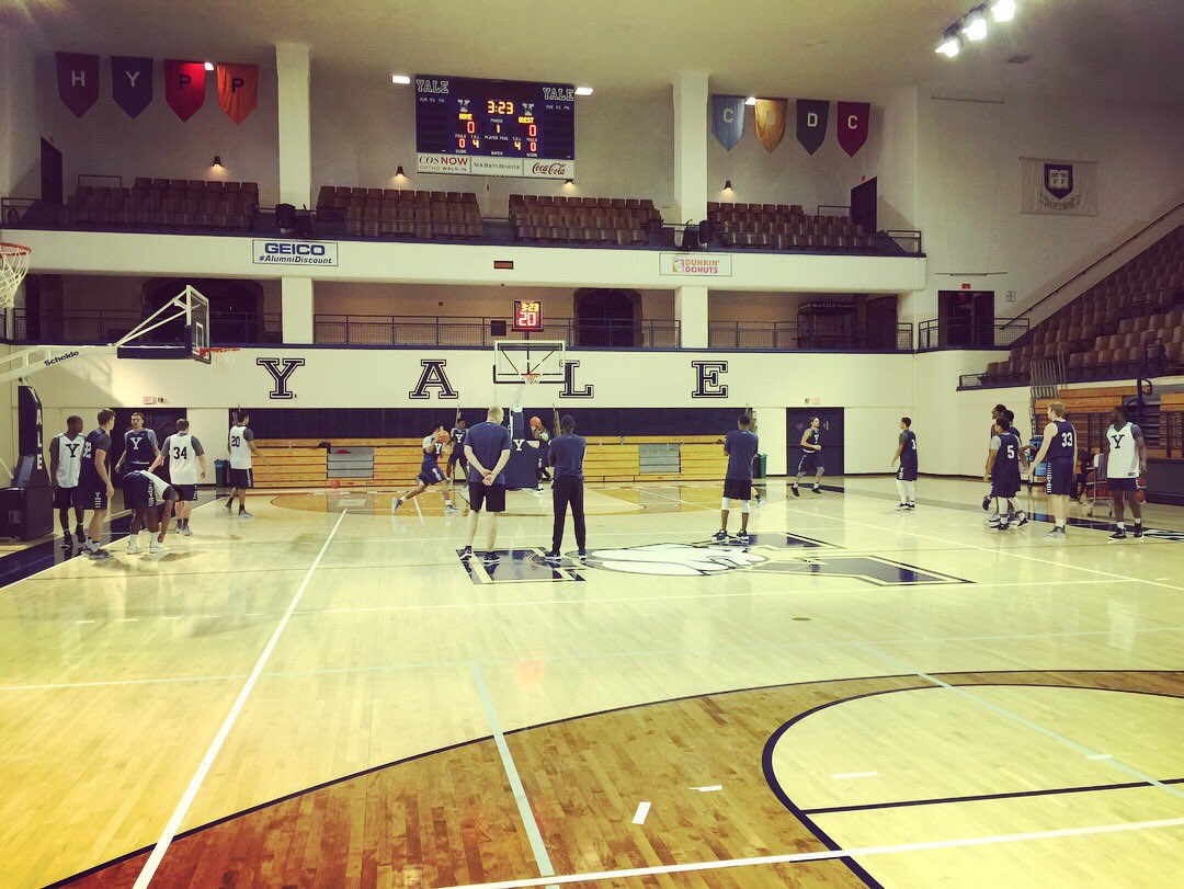 MrCrossman's tweet photo. ✅ First practice of the season. @Yale_Basketball 
🔵🐶⚪️ https://t.co/Zar08l01ku