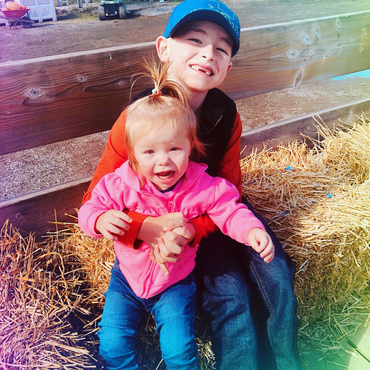 Perfect day at the pumpkin farm with these gems 🎃🍁👨‍👩‍👧‍👦