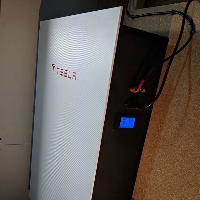 Mattbricky's tweet photo. So happy with how this has turned out 🤓⚡🔋🔌 ·
·
·
#renewableenergy #solarpanels #solarpanel #cleanenergy #energy #tesla #solarenergy #solarpower #solar #diyteslapowerwall #diypowerwall #batterystorage #battery #18650 #18650battery https://t.co/3LaFApJrzq https://t.co/wu2R68C8EP