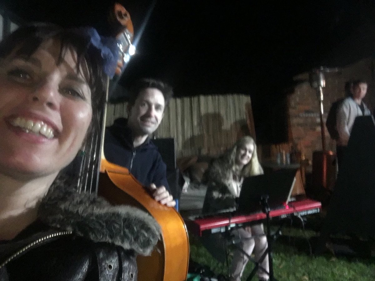 natashasingjazz's tweet photo. @RobRickenberg #JenCarr #BandSelfie Unorthodox #Gig - Loved it!!X https://t.co/dOTfTdVlit