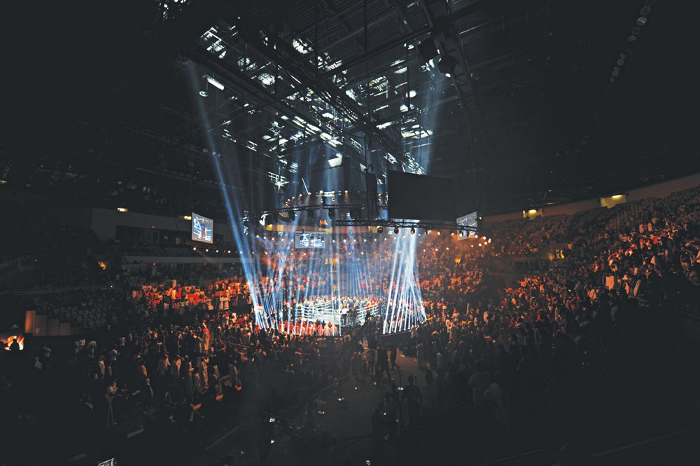arabnews's tweet photo. #Saudi #boxing fans real winners in historic #Jeddah fight night https://t.co/mCbdHEjlFM #MuhammadAliTrophy @GEA_SA https://t.co/vufBLuHMUU
