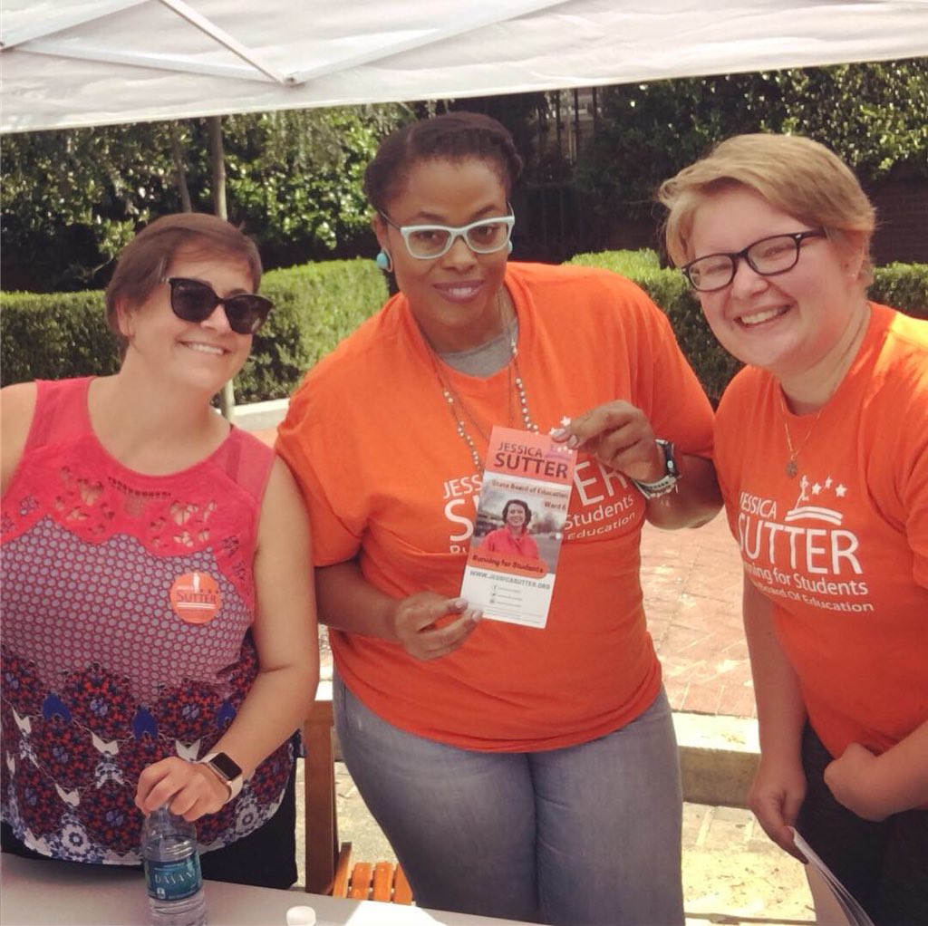 jessicasutterW6's tweet photo. Perfect weather, wonderful conversations with neighbors, amazing volunteers & the USMC + an accordion serenade = the best campaign-trail birthday on @BarracksRow #BarracksRowFestival #SutterforSBOE #RunningforStudents #Ward6 https://t.co/1NQJfd92bu
