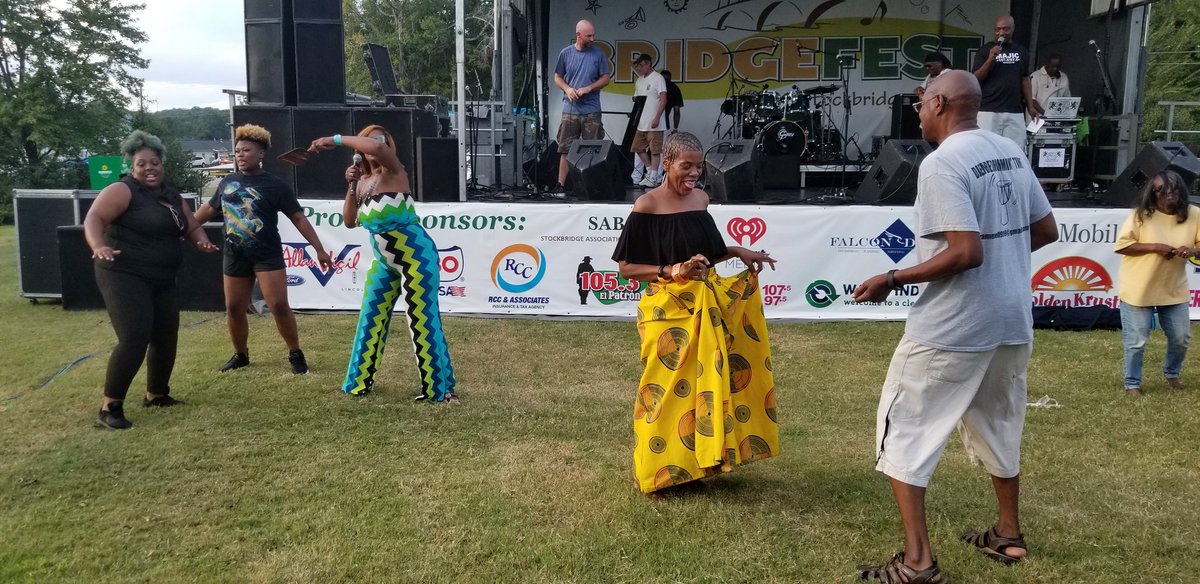 stockbridgecity's tweet photo. We are enjoying Bridgefest 2018 here in Stockbridge. This is the ultimate family experience.
#news #CityofStockbridge #Stockbridge #community #weekend #BridgeFest #September #familyfun #BridgeFest2018 https://t.co/6uwda8Cseb
