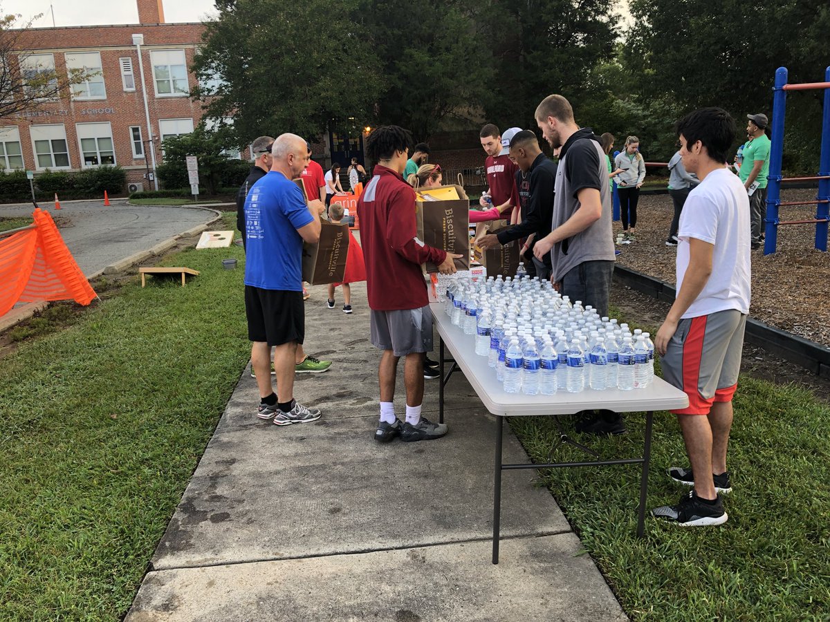 GuilfordMBB's tweet photo. Today your basketball team was up at 7am (not sleeping 😴) volunteering at the #milesformatthew5k in a variety of ways! Matthew, keep that smile glowing buddy❗️❤️😁 https://t.co/E1H8AFRjrK