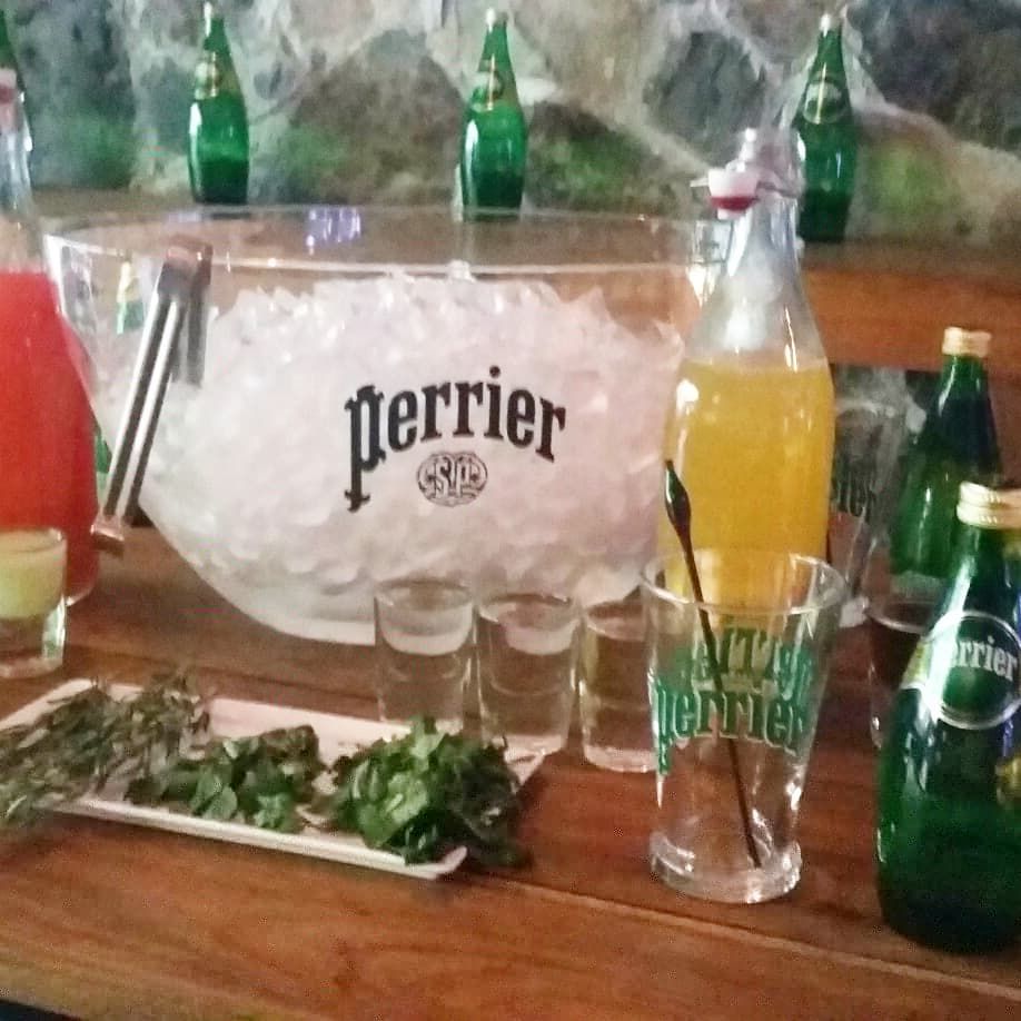 PatyBanuelos24's tweet photo. Taller de mixología cortesía de @PerrierMX #LeWeekendPerrier #Guadalajara Restaurante Marsella https://t.co/OuqRfAuyp8