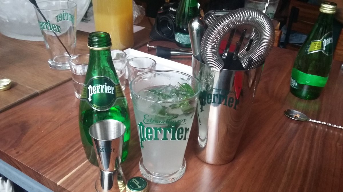 Taller de mixología cortesía de <a href="/PerrierMX/">Perrier México</a> #LeWeekendPerrier #Guadalajara Restaurante Marsella