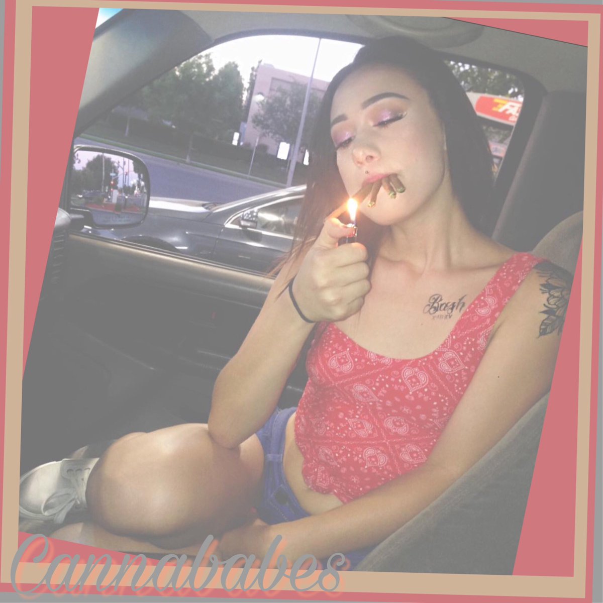Cannababesapp's tweet photo. One blunt isn’t enough for this #cannababe ‼️🔥😛
Who can relate 😌👇🏼 https://t.co/n0uNg4A6Ii