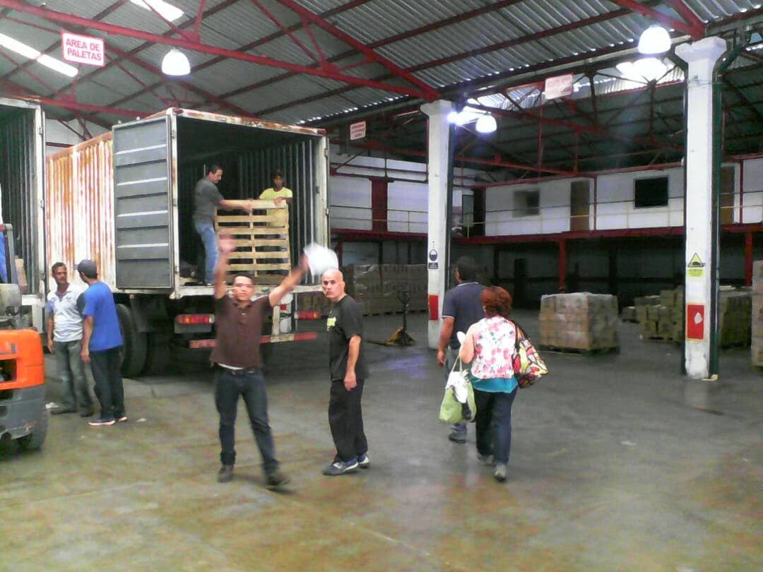 Clap19DeAbrill's tweet image. Más de 400 familias son beneficiadas con la entrega de cajas de alimentos por parte del #CLAP 19 de Abril Parroquia Altagracia, Caracas. @edom_altagracia @ClapOficial #ParroquiaAltagracia #TodoElPoderParaLosClap #VenezuelaDiplomaciaDePaz