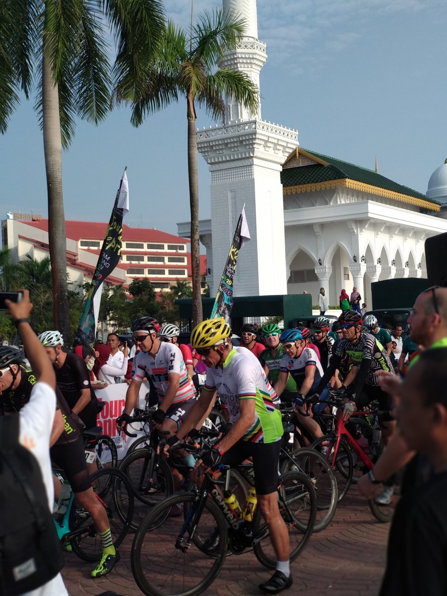 LeniMarliza__'s tweet photo. Tour De Kepri 2018 stage 3 dimulai pukul 07.30 Wib .
Bakalan melintasi Jembatan Barelang gaes. Yuk datang
@NARSIHAsih80 @UmaAhmadi @Royvandi_T @GenpiBintan @GenpiBatam @GenpiKepri @Kemenpar_RI @ir_ariefyahya @donkardono @ebo_mansyur
#TourDeKepri2018 #PesonaTourDeKepri #TDK2018 https://t.co/HFRhkz6n6B