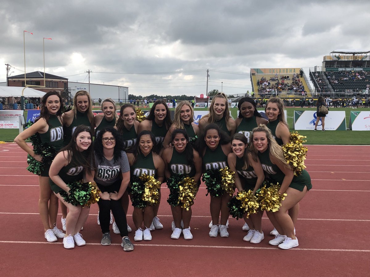 pom_obu's tweet photo. Game Day on Bison Hill! Zip! Bang! 💚#obupom #gameday #cohesiveiskey https://t.co/tefrds2foN