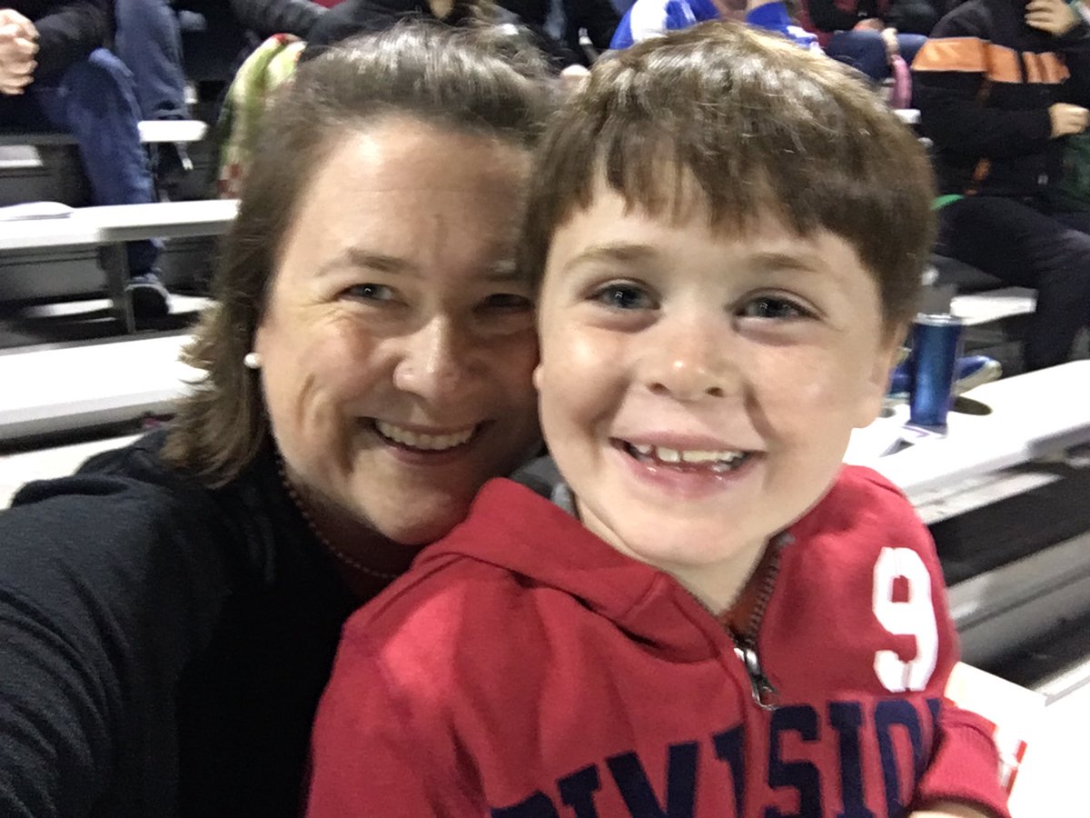 danielle_dugan's tweet image. Watching @NorthAndoverHS and @UMassLowell compete at #NESBA tonight!