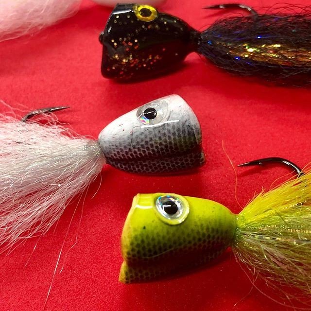 FlymenFishingCo's tweet photo. 📷:@ahabs_flies tied up these patterns with #SurfaceSeducer Double Barrel Poppers
.
.
.
#flytying #tyingflies #flugbindning #fluebinding #montajedemoscas #flymenfishingco #topwater #snookfly #tarponfly #redfishfly #popperfly https://t.co/NrXuemUGSU https://t.co/bwFF05oqv2