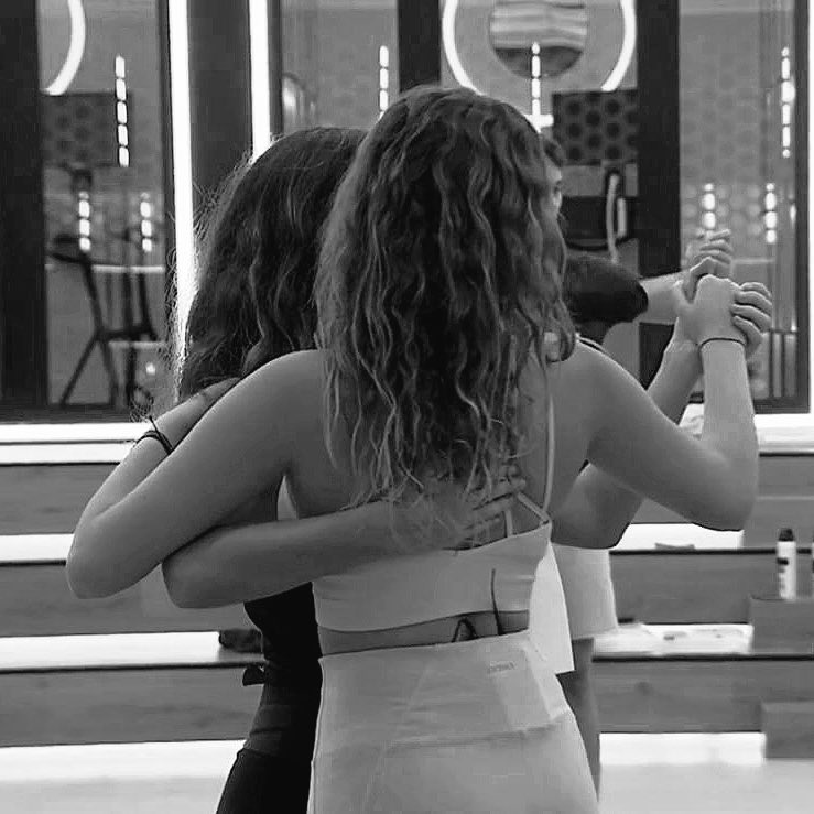 〔 ❝ ғᴜᴇ ᴛᴜ ʀᴏᴄᴇ, ғᴜᴇ ᴛᴜ ᴀʀᴏᴍᴀ ᴅᴇsᴘᴇʀᴛᴀɴᴅᴏ ᴍɪs ʜᴏʀᴍᴏɴᴀs ʟᴏ ǫᴜᴇ ᴍᴇ ᴏʙʟɪɢᴏ́ ᴀ ᴄᴇʀʀᴀʀ ʟᴀ ᴍᴇɴᴛᴇ ʏ ʀᴇsᴘɪʀᴀʀ. ❞ 〕