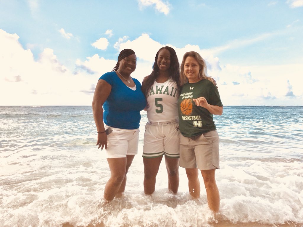 Makaayla___'s tweet photo. Im beyond blessed to be given the opportunity to play division l basketball and with that being said I will like to announce that I’ve committed to the university of Hawaii 😆🌈 #gobows https://t.co/0URePMYCLj