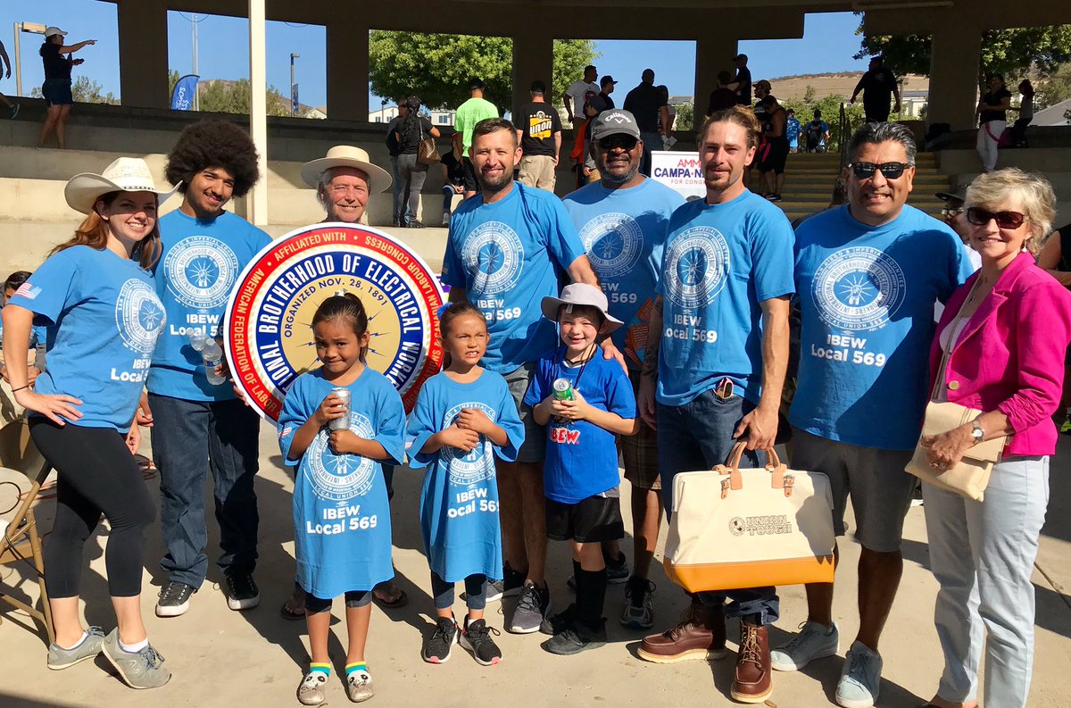IBEW569's tweet photo. We lit up #Santee &amp; East County with @SD_BldgTrades to educate voters on candidates that support working families: Linda Cartwright for Grossmont Community College, Jeff Griffith for State Senate District 38, and @ACampaNajjar for Congress!

#WhenWeWalkWeWin #1u https://t.co/h8AOvB7F4V
