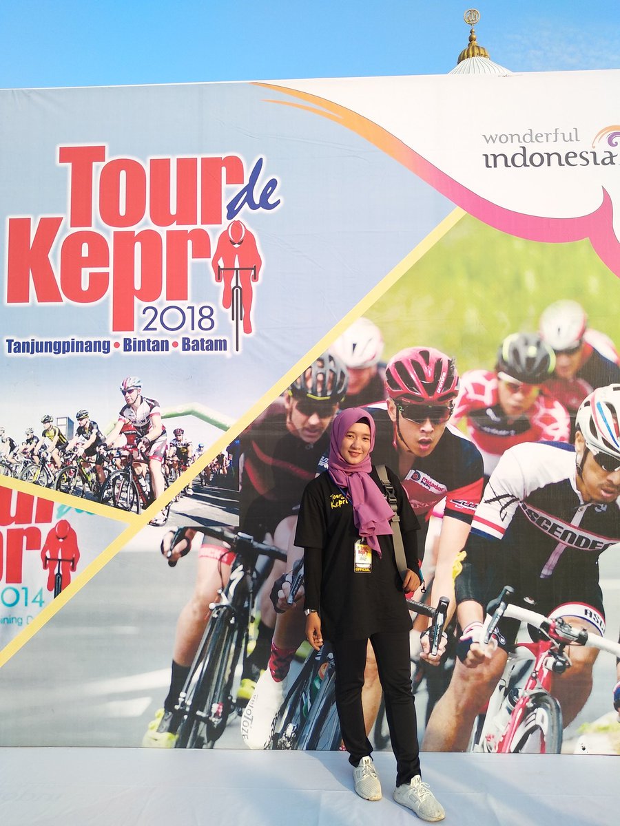 LeniMarliza__'s tweet photo. Minggu kemana ???
Ada tour De Kepri nih yg udah melintasi Tanjungpinang, Bintan, dan akan melewati Jembatan Barelang
@NARSIHAsih80 @UmaAhmadi @Royvandi_T @GenpiBintan @GenpiBatam @GenpiKepri @Kemenpar_RI @ir_ariefyahya @donkardono
#TourDeKepri2018 #PesonaTourDeKepri #TDK2018 https://t.co/WLS4d7Ljf5