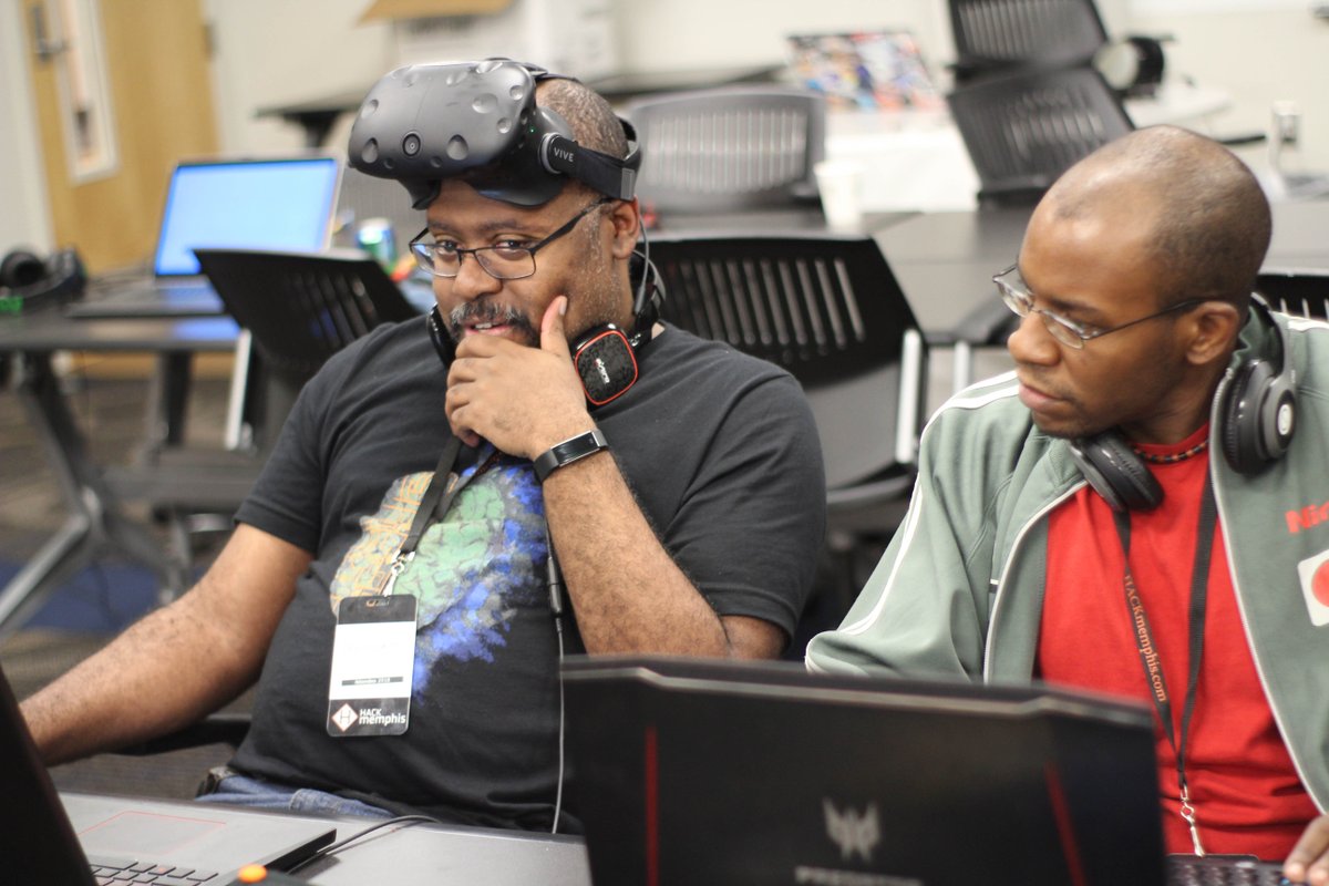 HACKmemphis's tweet photo. One of the best parts of #HACKmemphis is community collaboration. #memtech https://t.co/IuHmvZ5Ca9