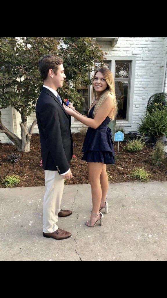 ava_ayalaaa's tweet photo. Bffs looking fly at hoco🙄🤗❤️ https://t.co/UbluNy3Pq4