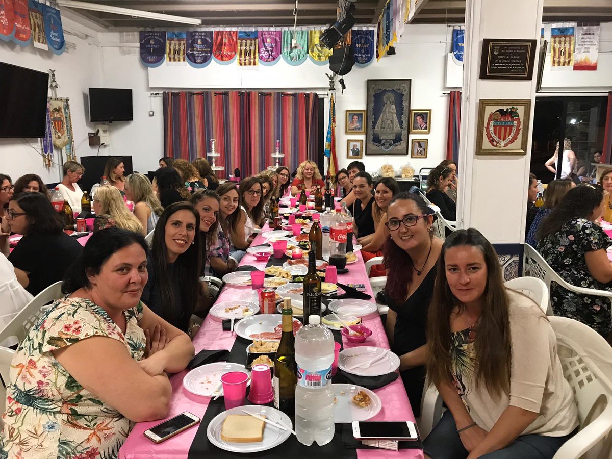 Falla_Colinas's tweet photo. 🎀 GRACIAS 🎀
💘 A todas y todos los compañeros de la comisión que nos habéis ayudado a organizarlo todo
💘 A todas las chicas, amigas, conocidas, vecinas.... que habéis venido a disfrutar esta gran noche de mujeres.
💘 Gracias a la Falla Colinas por todo. https://t.co/WJXoF6hNaz