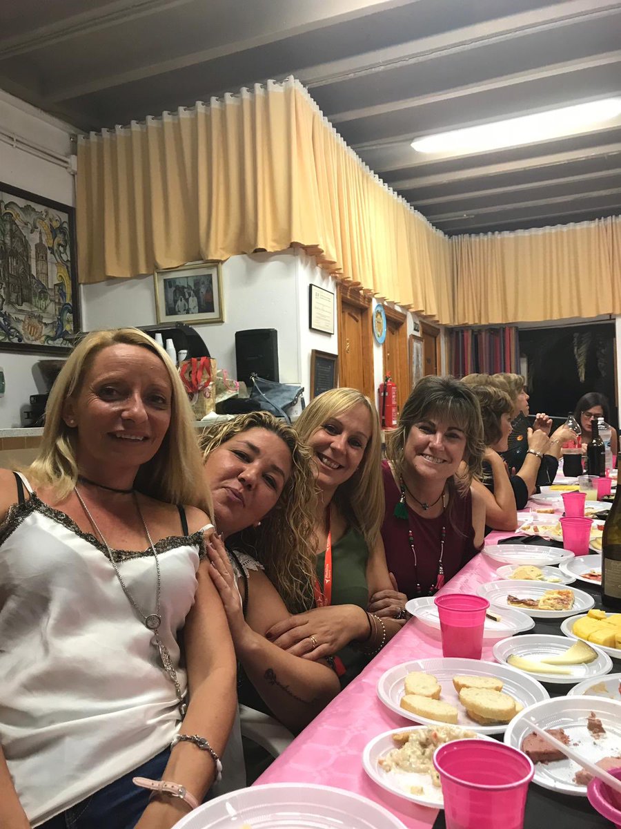 Falla_Colinas's tweet photo. 🎀 GRACIAS 🎀
💘 A todas y todos los compañeros de la comisión que nos habéis ayudado a organizarlo todo
💘 A todas las chicas, amigas, conocidas, vecinas.... que habéis venido a disfrutar esta gran noche de mujeres.
💘 Gracias a la Falla Colinas por todo. https://t.co/WJXoF6hNaz