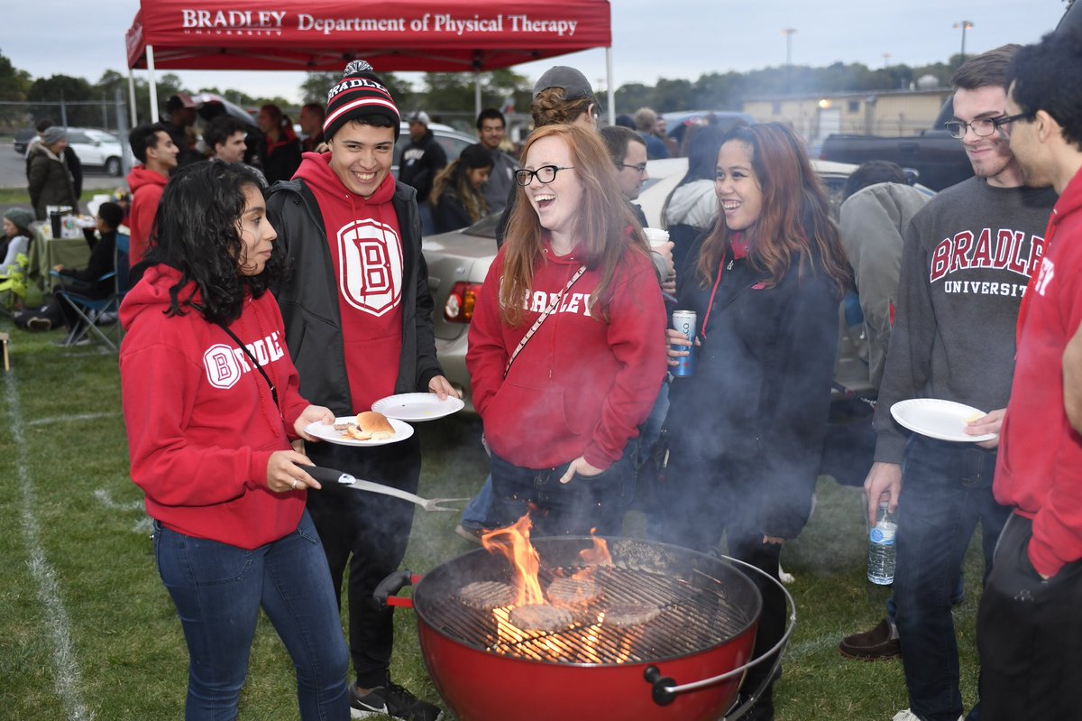 bradleyu's tweet photo. No shortage of Bradley pride at tonight’s @BradleySoccer #BradleyHomecoming tailgate ⚽️🅱️ https://t.co/Mra7JZpcki