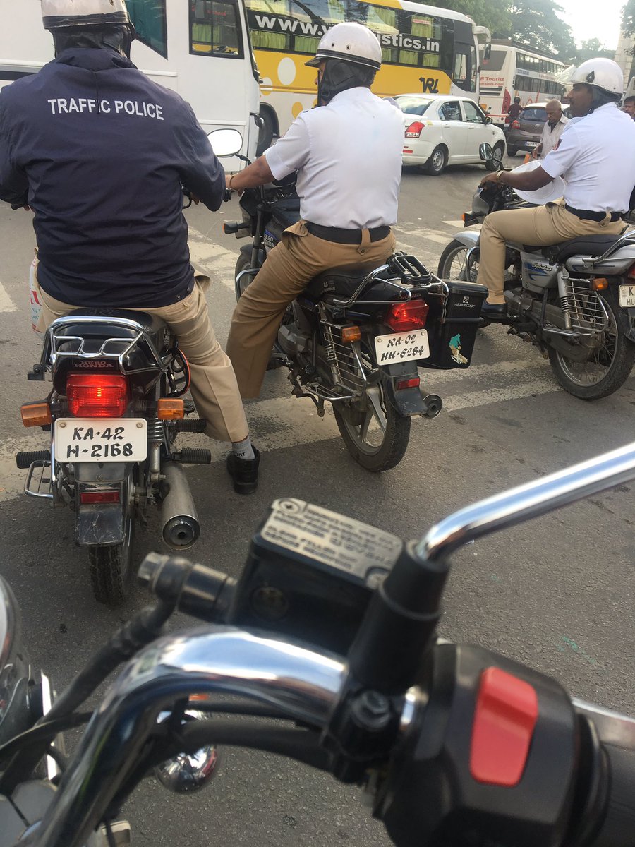 Manjesh_gowda's tweet photo. Traffic controllers didn’t follow the rules??!! Crossing the line and creating obstacle for zebra line!! What is the action taken?@BangalorTraffic @MinsterHome @tv9kannada @publictvnews @BangaloreMirror https://t.co/zWKpGk6aog