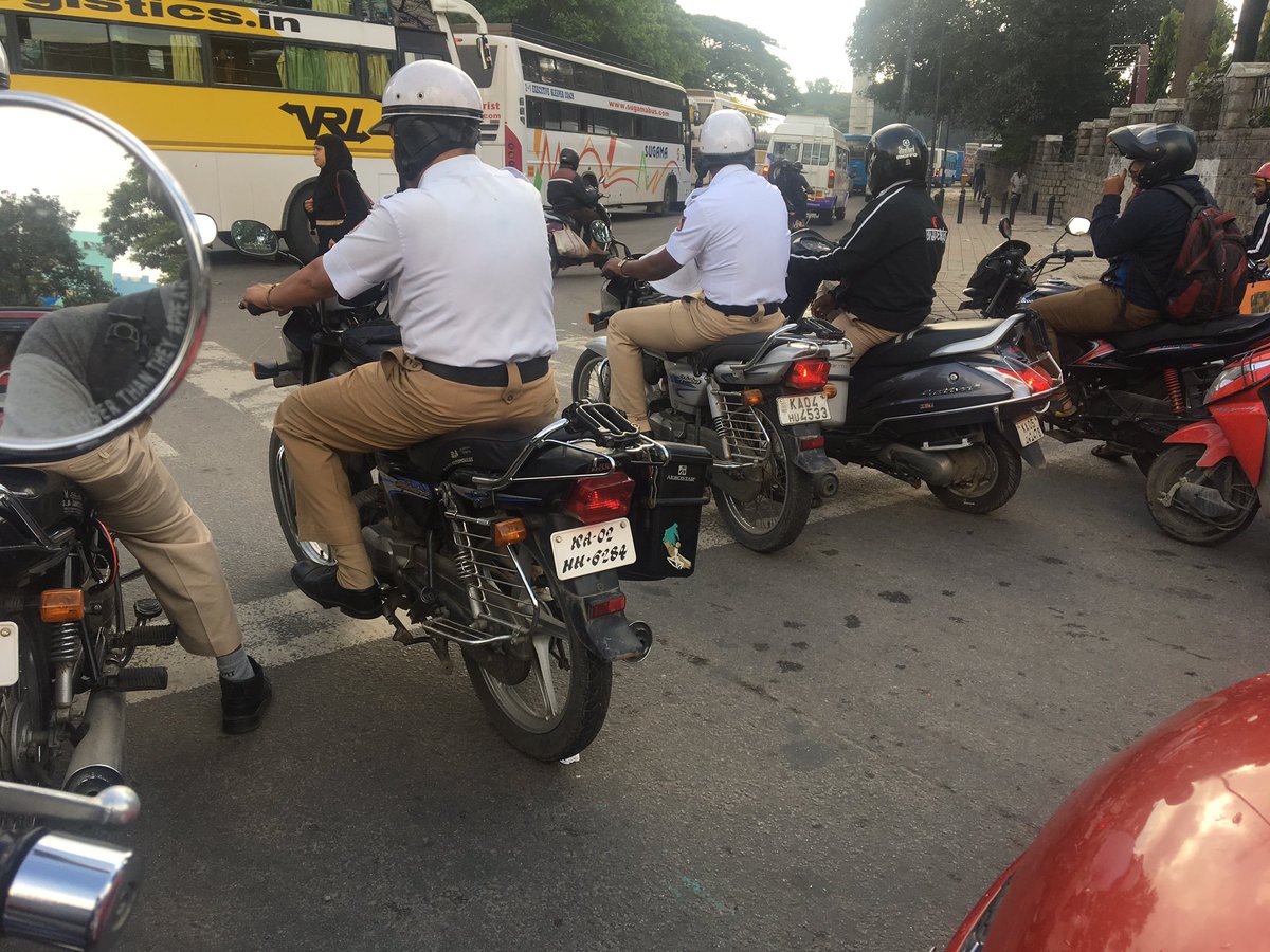 Manjesh_gowda's tweet photo. Traffic controllers didn’t follow the rules??!! Crossing the line and creating obstacle for zebra line!! What is the action taken?@BangalorTraffic @MinsterHome @tv9kannada @publictvnews @BangaloreMirror https://t.co/zWKpGk6aog