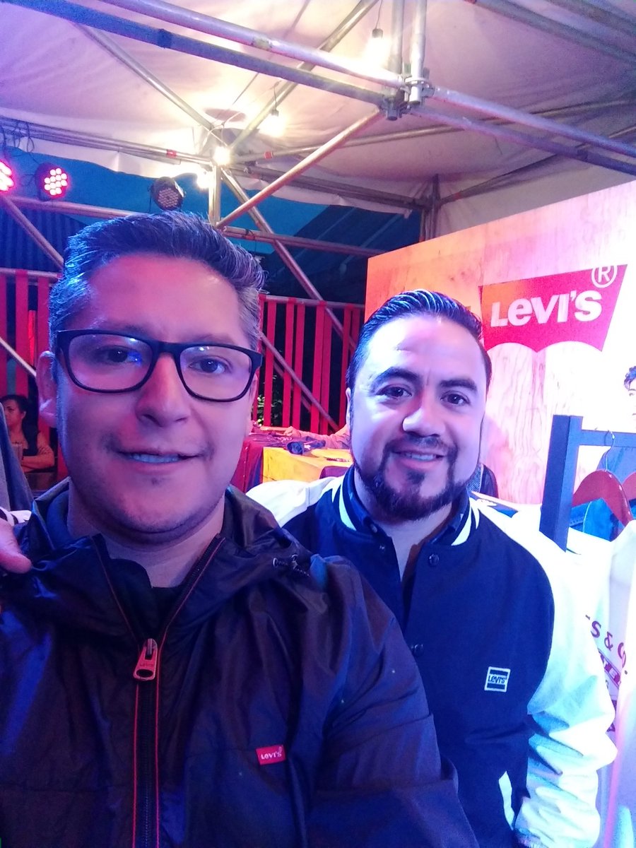 cuadros's tweet photo. Me encontré en el #Festivaldefrente al @ninoconbarba #LiveInLevis @LevisMX #TeamLevis https://t.co/88Vn4mPnrX