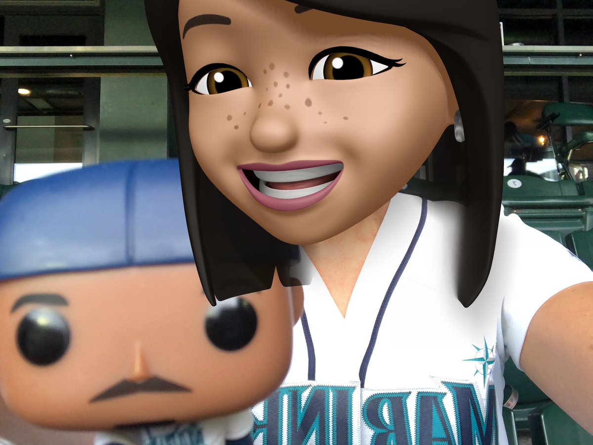 sandra_harms's tweet photo. So stoked to be here tonight with Junior!  #griffypop #WhereIRoot #TrueToTheBlue https://t.co/bOSsql93S0