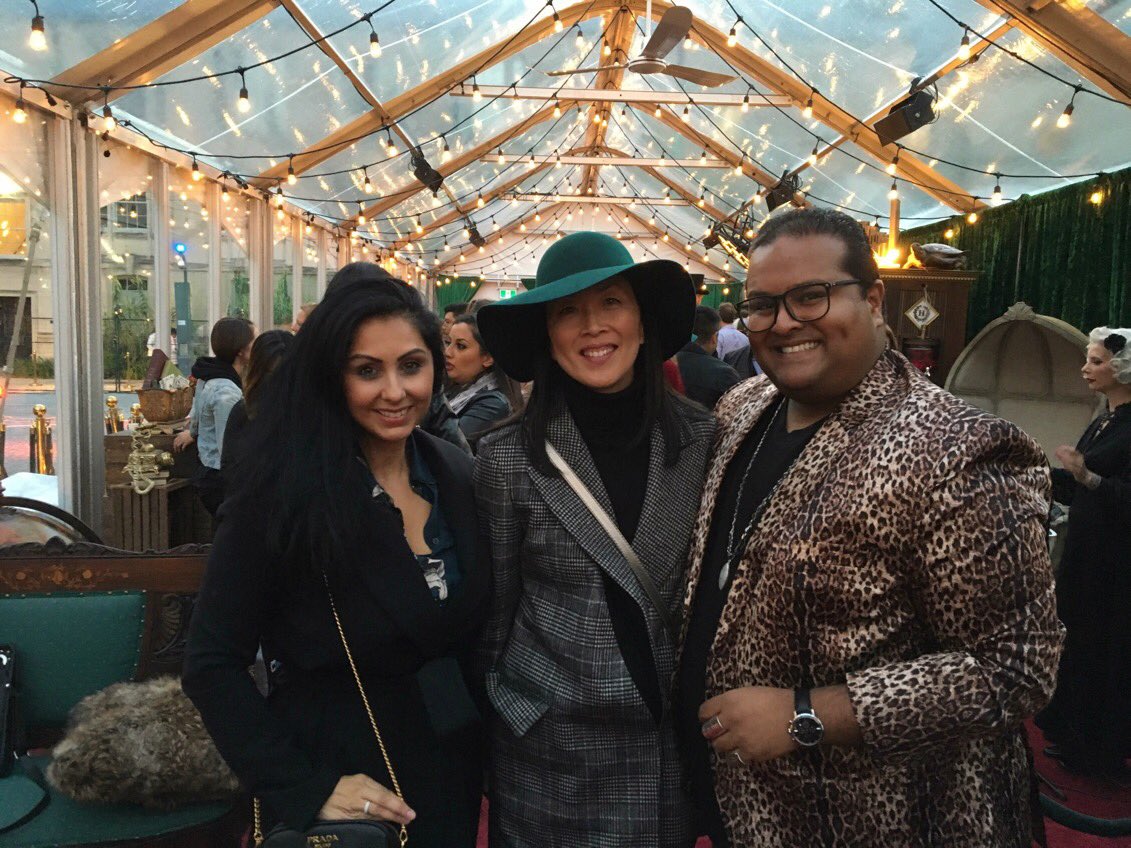 JeeYunTV's tweet photo. Inside the whimsical world of @HendricksGin with the always fashionable @Daniel_Pillai and the gorgeous @veronicachail. Having a blast at @nuitblancheTO #nbTO18 #NuitBlanche #hendriksgin #hendriksto #toronto #weekendvibes #saturdaynight #party https://t.co/f6gWcd7qUd
