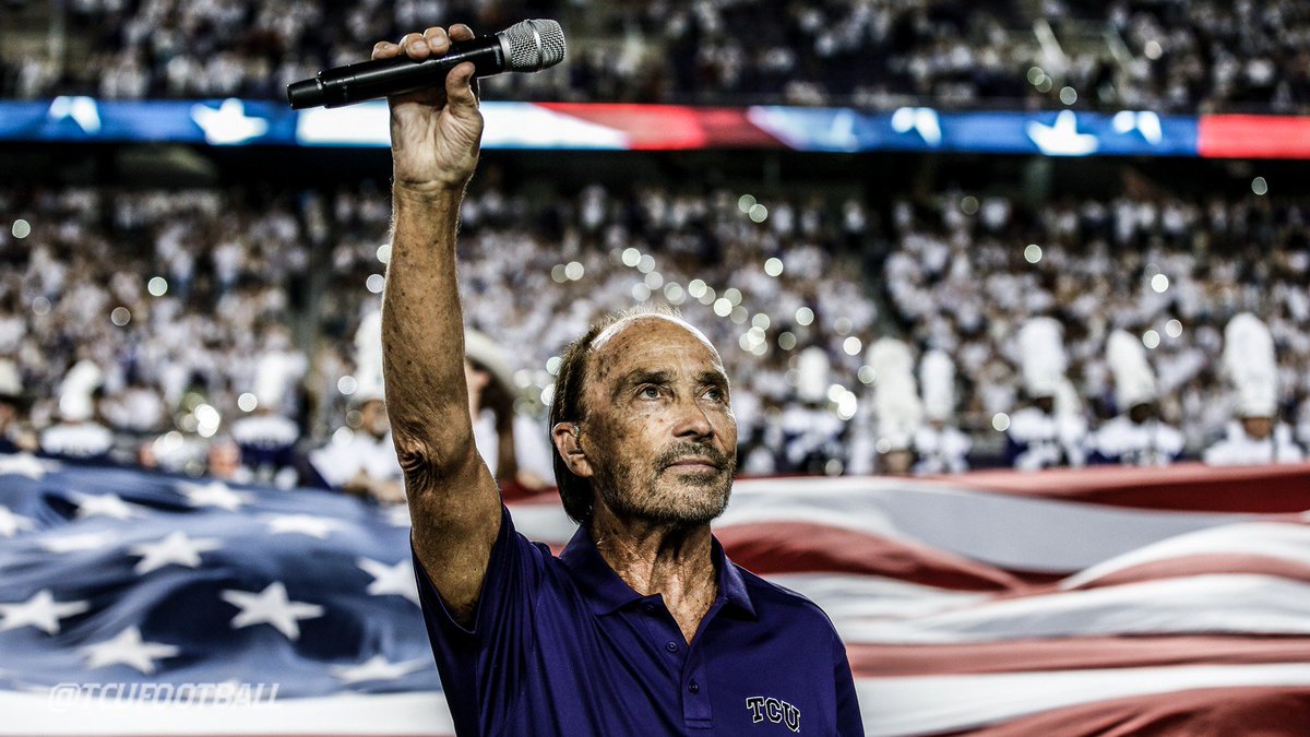 TCUFootball's tweet photo. Thank you to the inimitable Lee Greenwood for singing "God Bless the USA" at halftime! 🇺🇸 https://t.co/qMPvSKUlhn