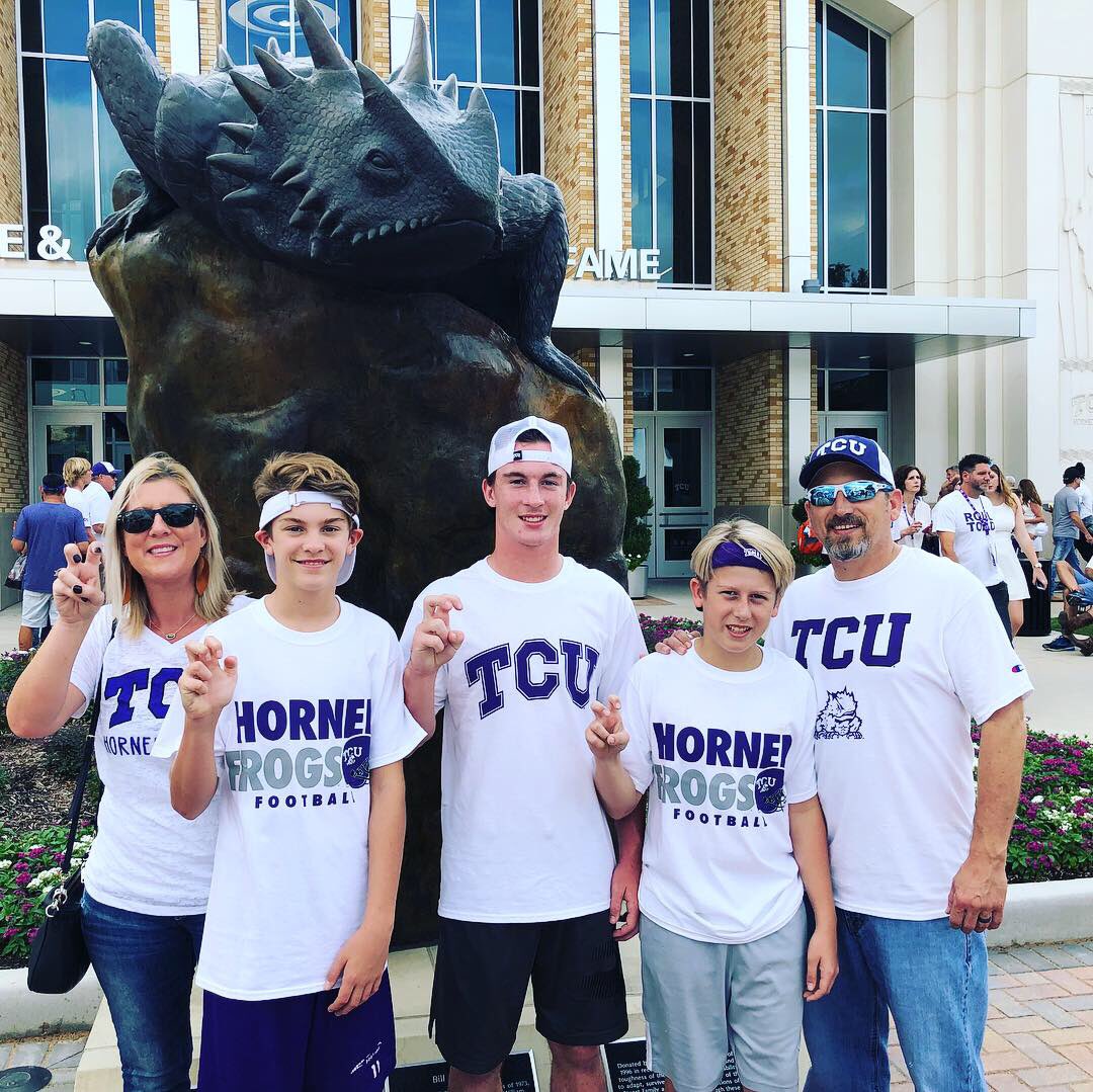 FLOWERBOSS1's tweet photo. #beatisu #gofrogs @TimmyBetz @jax_roam 🐸💜🏈 #tcu https://t.co/yPiwPVmgTi