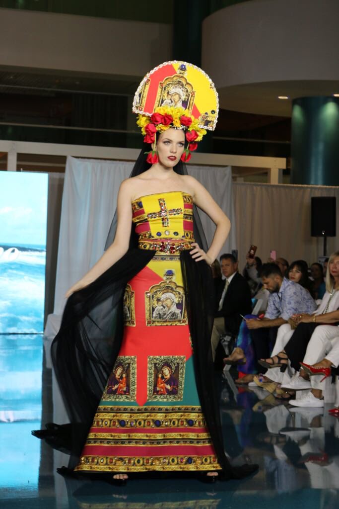 EstrellaFReport's tweet photo. Congrats to my friend Odalys Marino who is showcasing her exclusive designs at South Florida International Fashion Week 2018 @official_sfifw #odalysmarino #sfifw #sfifw2018 #soflo #southflorida #fashionweek #cubandesigner @NorysDesign https://t.co/efZuXto1tn